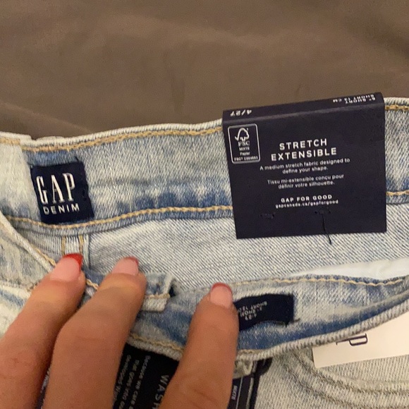 Gap Jean shorts - Picture 2 of 4